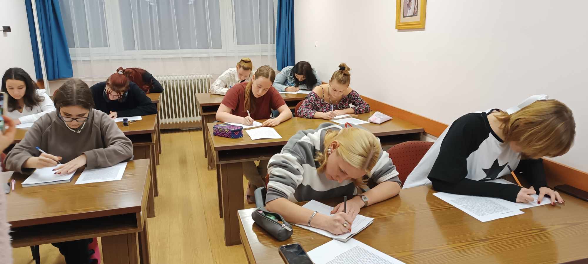 Szépen író verseny a kollégiumban